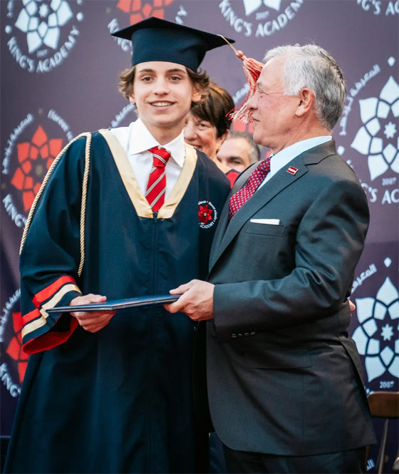 أفراح العائلة الملكية الأردنية تتوالى مع تخرج الأمير الصغير هاشم.. صور صورة رقم 14