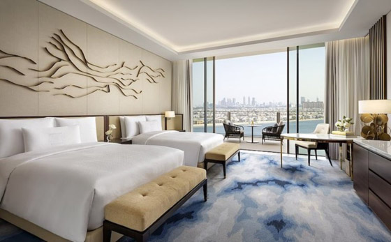 أحدث منتجع فندقي يحتوي 92 مسبحاً وأدوات ذهبية في دبي صورة رقم 1