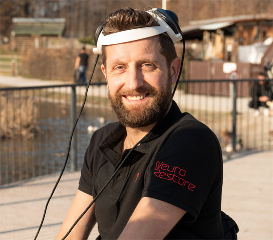 فيديو لمعجزة تكنولوجية.. رجل مصاب بالشلل يتمكن من المشي مجددا صورة رقم 1 فيديو لمعجزة تكنولوجية.. رجل مصاب بالشلل يتمكن من المشي مجددا صورة رقم 1