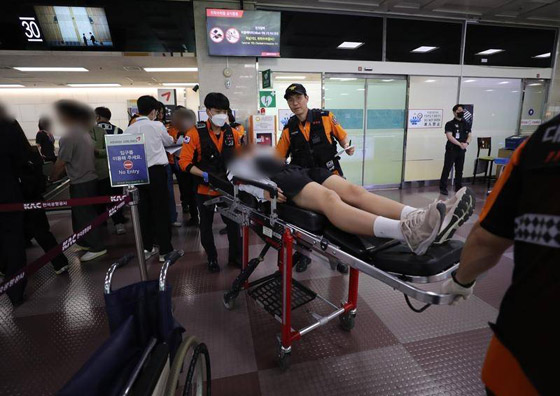 رجل الطائرة الذي بث الرعب بالركاب يفجر مفاجأة عن فتح الباب صورة رقم 5