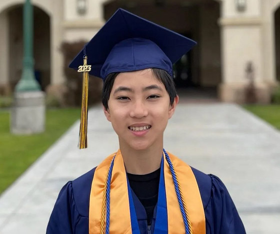 بالصور: طفل أمريكي عمره 12 عاما يحصل على شهادة جامعية صورة رقم 4 بالصور: طفل أمريكي عمره 12 عاما يحصل على شهادة جامعية صورة رقم 4