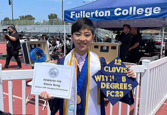 بالصور: طفل أمريكي عمره 12 عاما يحصل على شهادة جامعية صورة رقم 6 بالصور: طفل أمريكي عمره 12 عاما يحصل على شهادة جامعية صورة رقم 6