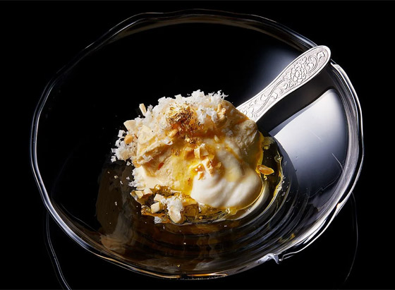 هذا ما تُصنع منه أغلى المثلجات في العالم.. بسعر 6 آلاف دولار صورة رقم 1