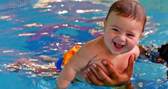 هل يمتلك الأطفال حديثي الولادة قدرة فطرية على السباحة؟ صورة رقم 3