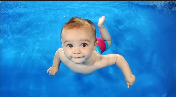 هل يمتلك الأطفال حديثي الولادة قدرة فطرية على السباحة؟ صورة رقم 4