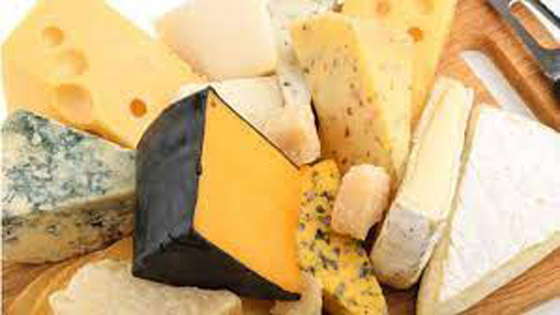 أغرب أنواع الجبن: بعضها يأتي من حليب الحمير والآخر يقدم مع الدود صورة رقم 7