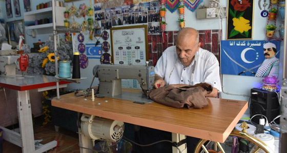تعبيرا عن حبه للنبي.. خياط عراقي يقدم خدمات مجانية لمن يحملون اسم محمد صورة رقم 4