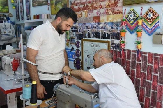 تعبيرا عن حبه للنبي.. خياط عراقي يقدم خدمات مجانية لمن يحملون اسم محمد صورة رقم 5