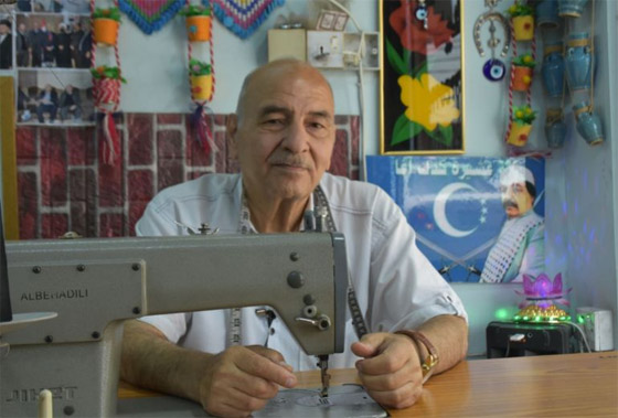 تعبيرا عن حبه للنبي.. خياط عراقي يقدم خدمات مجانية لمن يحملون اسم محمد صورة رقم 1