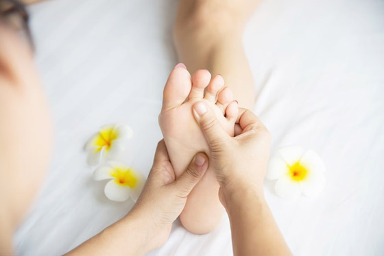 اليك افضل خلطات منزلية لتنعيم الكعبين صورة رقم 2