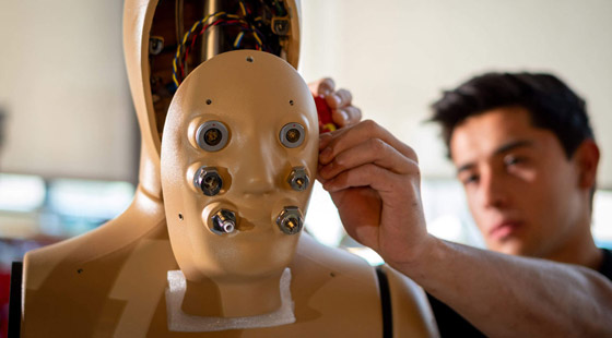 فيديو وصور: تعرفوا على الروبوت 