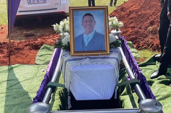 اعائلة غريبة ترفض دفن “قسيس” طيلة عامين واحتفظوا بجثته بانتظار عودته للحياة! صورة رقم 1 اعائلة غريبة ترفض دفن “قسيس” طيلة عامين واحتفظوا بجثته بانتظار عودته للحياة! صورة رقم 1