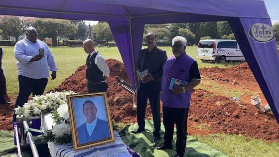 اعائلة غريبة ترفض دفن “قسيس” طيلة عامين واحتفظوا بجثته بانتظار عودته للحياة! صورة رقم 3 اعائلة غريبة ترفض دفن “قسيس” طيلة عامين واحتفظوا بجثته بانتظار عودته للحياة! صورة رقم 3