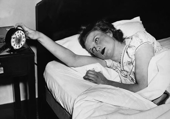 من ساعات “الشموع بالمسامير” إلى مهنة “المنبهاتي”.. كيف كان الناس يستيقظون قبل اختراع المنبه؟ صورة رقم 4