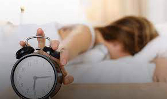 من ساعات “الشموع بالمسامير” إلى مهنة “المنبهاتي”.. كيف كان الناس يستيقظون قبل اختراع المنبه؟ صورة رقم 6