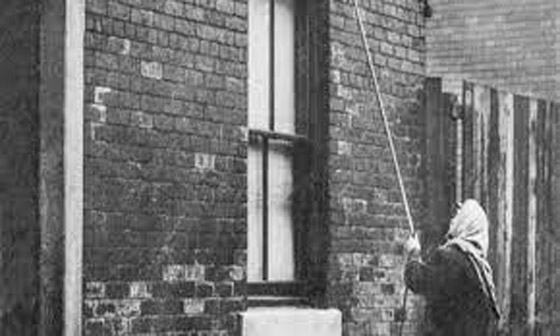 من ساعات “الشموع بالمسامير” إلى مهنة “المنبهاتي”.. كيف كان الناس يستيقظون قبل اختراع المنبه؟ صورة رقم 10