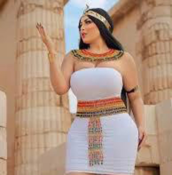 مصر.. إحالة عارضة أزياء الفراعنة إلى محاكمة جديدة بتهمة خدش الحياء صورة رقم 3 مصر.. إحالة عارضة أزياء الفراعنة إلى محاكمة جديدة بتهمة خدش الحياء صورة رقم 3