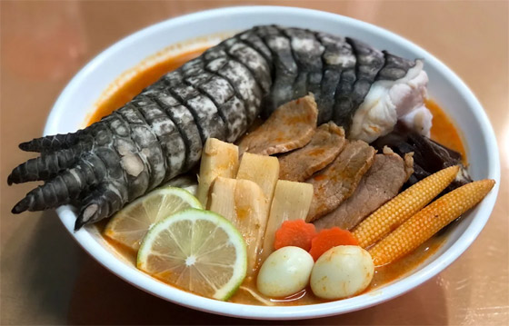 طبق بأرجل التماسيح.. وموجة استهجان لشكله المقزز! فيديو صورة رقم 2