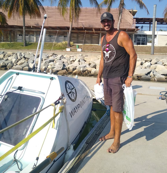 ضاع بالبحر 33 يوما حتى ظنوه ميتا! إنقاذ أمريكي كان يلف العالم بقاربه صورة رقم 5 ضاع بالبحر 33 يوما حتى ظنوه ميتا! إنقاذ أمريكي كان يلف العالم بقاربه صورة رقم 5