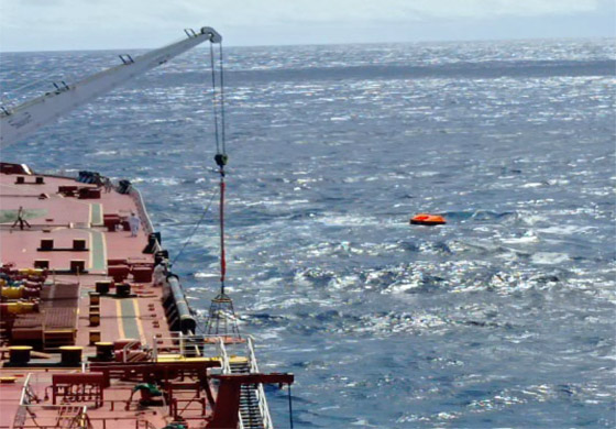 ضاع بالبحر 33 يوما حتى ظنوه ميتا! إنقاذ أمريكي كان يلف العالم بقاربه صورة رقم 9 ضاع بالبحر 33 يوما حتى ظنوه ميتا! إنقاذ أمريكي كان يلف العالم بقاربه صورة رقم 9