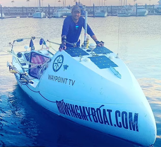 ضاع بالبحر 33 يوما حتى ظنوه ميتا! إنقاذ أمريكي كان يلف العالم بقاربه صورة رقم 14 ضاع بالبحر 33 يوما حتى ظنوه ميتا! إنقاذ أمريكي كان يلف العالم بقاربه صورة رقم 14