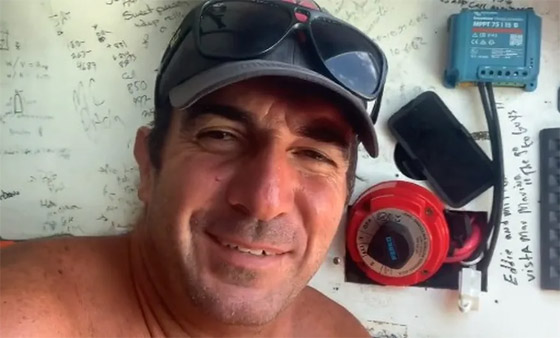 ضاع بالبحر 33 يوما حتى ظنوه ميتا! إنقاذ أمريكي كان يلف العالم بقاربه صورة رقم 16 ضاع بالبحر 33 يوما حتى ظنوه ميتا! إنقاذ أمريكي كان يلف العالم بقاربه صورة رقم 16