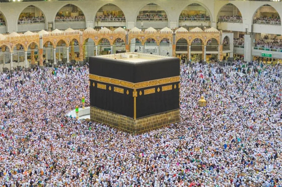 مشهد مهيب لحشود تؤدي طواف الوداع بالكعبة.. ودموع الحجاج بختام المناسك صورة رقم 8 مشهد مهيب لحشود تؤدي طواف الوداع بالكعبة.. ودموع الحجاج بختام المناسك صورة رقم 8