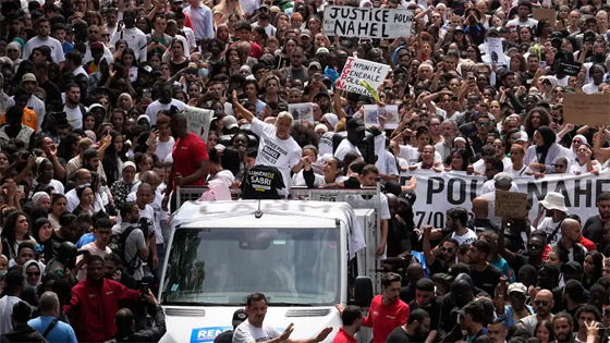 45 ألف شرطي بالشوارع.. فرنسا تتأهب: أخلت مناطق سياحية وألغت فعاليات موسيقية مع تصاعد حدة الاحتجاجات صورة رقم 4 45 ألف شرطي بالشوارع.. فرنسا تتأهب: أخلت مناطق سياحية وألغت فعاليات موسيقية مع تصاعد حدة الاحتجاجات صورة رقم 4