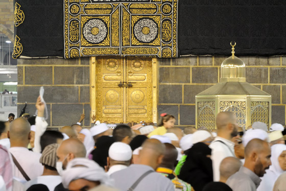 يعود لما قبل الإسلام وتم فتحه وغلقه أكثر من مرة.. قصة باب الكعبة الثاني صورة رقم 7 يعود لما قبل الإسلام وتم فتحه وغلقه أكثر من مرة.. قصة باب الكعبة الثاني صورة رقم 7