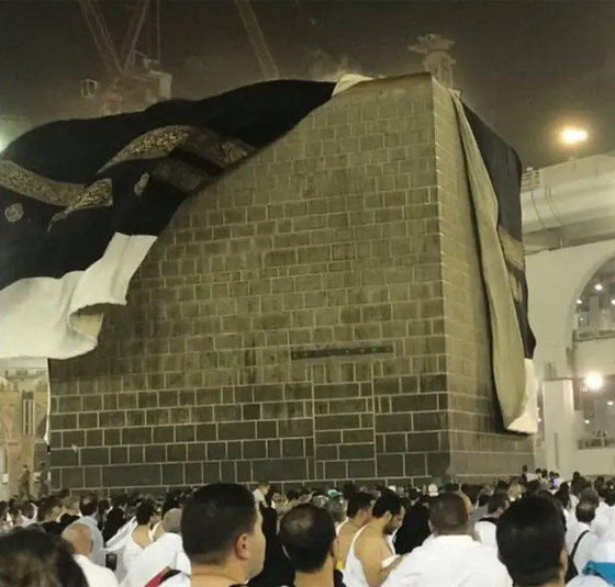 يعود لما قبل الإسلام وتم فتحه وغلقه أكثر من مرة.. قصة باب الكعبة الثاني صورة رقم 2 يعود لما قبل الإسلام وتم فتحه وغلقه أكثر من مرة.. قصة باب الكعبة الثاني صورة رقم 2