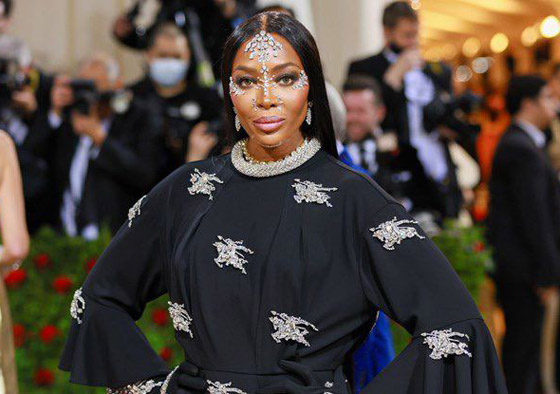 أشهر عارضات الأزياء اللاتي تخطين عمر الـ 50، الـ60 بل وحتى الـ70! صورة رقم 5 أشهر عارضات الأزياء اللاتي تخطين عمر الـ 50، الـ60 بل وحتى الـ70! صورة رقم 5