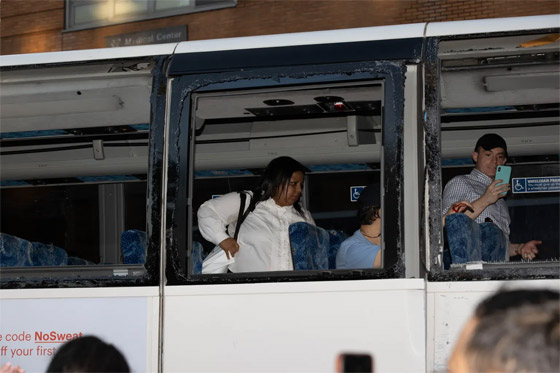 فيديو وصور: عشرات الجرحى في تصادم حافلتين في نيويورك صورة رقم 7 فيديو وصور: عشرات الجرحى في تصادم حافلتين في نيويورك صورة رقم 7