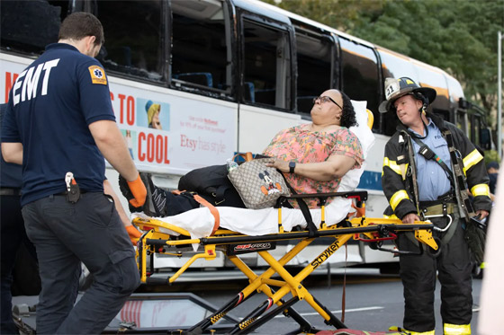 فيديو وصور: عشرات الجرحى في تصادم حافلتين في نيويورك صورة رقم 9 فيديو وصور: عشرات الجرحى في تصادم حافلتين في نيويورك صورة رقم 9