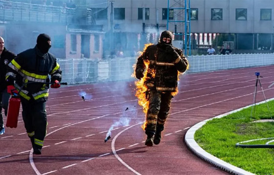 ركض 100 متر والنار تشتعل بجسده! عداء يحطم رقم قياسي بأغرب سباق بالعالم صورة رقم 7 ركض 100 متر والنار تشتعل بجسده! عداء يحطم رقم قياسي بأغرب سباق بالعالم صورة رقم 7