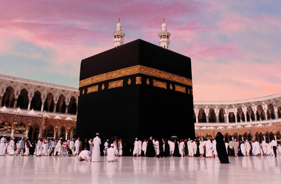 فيديو استبدال كسوة الكعبة المشرفة بمشهد مهيب.. مصنوعة من الحرير والذهب ومنقوشة بذكر الله صورة رقم 15 فيديو استبدال كسوة الكعبة المشرفة بمشهد مهيب.. مصنوعة من الحرير والذهب ومنقوشة بذكر الله صورة رقم 15