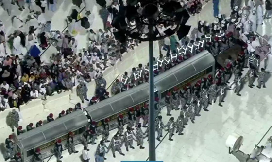 فيديو استبدال كسوة الكعبة المشرفة بمشهد مهيب.. مصنوعة من الحرير والذهب ومنقوشة بذكر الله صورة رقم 2 فيديو استبدال كسوة الكعبة المشرفة بمشهد مهيب.. مصنوعة من الحرير والذهب ومنقوشة بذكر الله صورة رقم 2