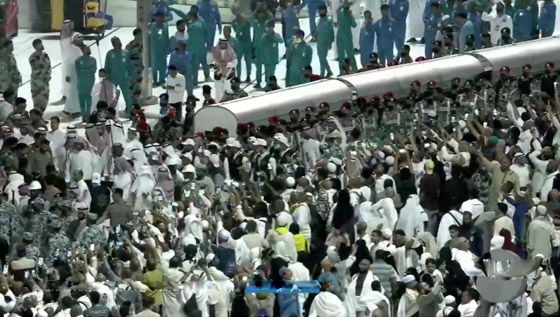 فيديو استبدال كسوة الكعبة المشرفة بمشهد مهيب.. مصنوعة من الحرير والذهب ومنقوشة بذكر الله صورة رقم 3 فيديو استبدال كسوة الكعبة المشرفة بمشهد مهيب.. مصنوعة من الحرير والذهب ومنقوشة بذكر الله صورة رقم 3