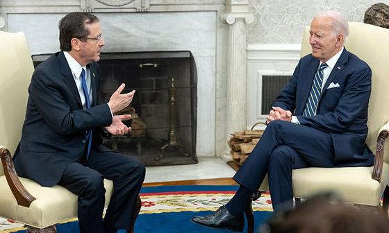 ضجة بسبب نوم الرئيس الأمريكي بايدن خلال اجتماعه مع الرئيس الإسرائيلي! فيديو صورة رقم 6 ضجة بسبب نوم الرئيس الأمريكي بايدن خلال اجتماعه مع الرئيس الإسرائيلي! فيديو صورة رقم 6