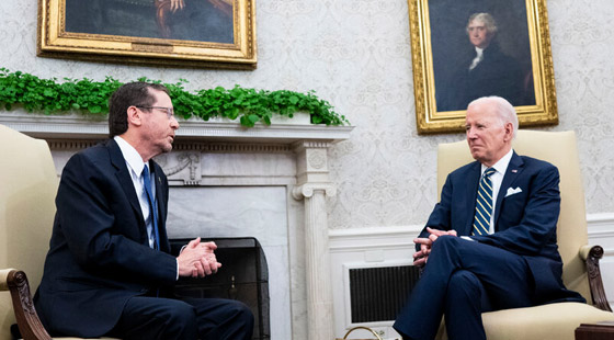 ضجة بسبب نوم الرئيس الأمريكي بايدن خلال اجتماعه مع الرئيس الإسرائيلي! فيديو صورة رقم 7 ضجة بسبب نوم الرئيس الأمريكي بايدن خلال اجتماعه مع الرئيس الإسرائيلي! فيديو صورة رقم 7