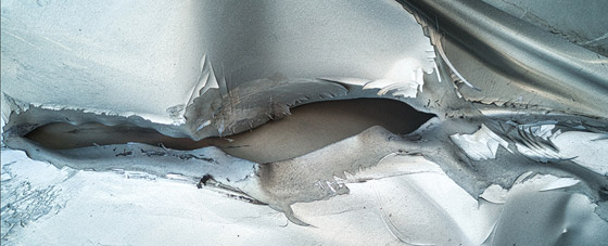 معدن يلتئم مثل جرح بعد تصدعه في مشهد لا مثيل له أذهل العلماء صورة رقم 3