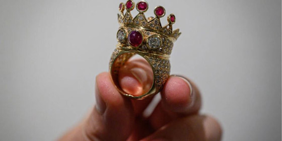 ارتداه في آخر ظهور علني.. بيع خاتم المغني توباك شاكور مقابل مبلغ خيالي صورة رقم 5