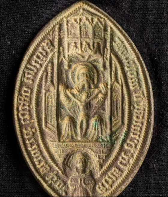 العثور على قالب خاتم نادر من العصور الوسطى بمزايا فريدة صورة رقم 2