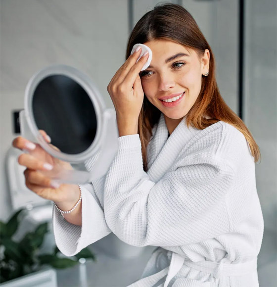 10 أسئلة تطرحونها حول اختيار أفضل مستحضر لتنظيف البشرة صورة رقم 2