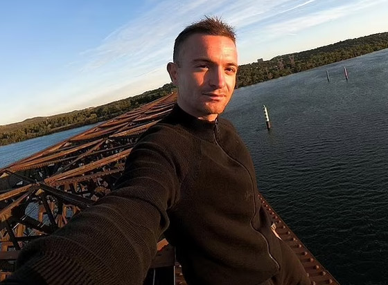 صور: وفاة مغامر فرنسي شهير بعد سقوطه من الطابق الـ68 صورة رقم 5 صور: وفاة مغامر فرنسي شهير بعد سقوطه من الطابق الـ68 صورة رقم 5