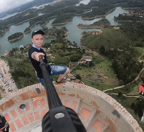 صور: وفاة مغامر فرنسي شهير بعد سقوطه من الطابق الـ68 صورة رقم 6 صور: وفاة مغامر فرنسي شهير بعد سقوطه من الطابق الـ68 صورة رقم 6