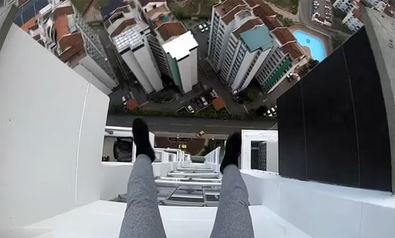 صور: وفاة مغامر فرنسي شهير بعد سقوطه من الطابق الـ68 صورة رقم 7 صور: وفاة مغامر فرنسي شهير بعد سقوطه من الطابق الـ68 صورة رقم 7