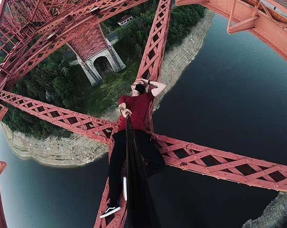 صور: وفاة مغامر فرنسي شهير بعد سقوطه من الطابق الـ68 صورة رقم 10 صور: وفاة مغامر فرنسي شهير بعد سقوطه من الطابق الـ68 صورة رقم 10