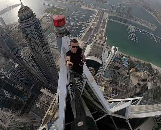 صور: وفاة مغامر فرنسي شهير بعد سقوطه من الطابق الـ68 صورة رقم 14 صور: وفاة مغامر فرنسي شهير بعد سقوطه من الطابق الـ68 صورة رقم 14