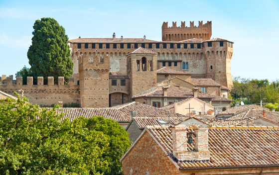 السياحة في إيطاليا.. زوروا أشهر القلاع الجاذبة لعشاق التاريخ صورة رقم 1