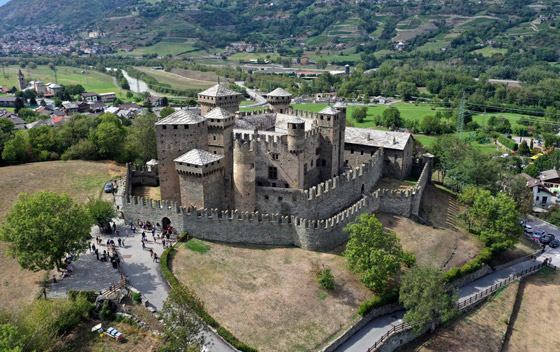 السياحة في إيطاليا.. زوروا أشهر القلاع الجاذبة لعشاق التاريخ صورة رقم 2